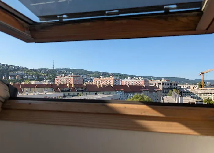 Malt & Monarch Apartment *