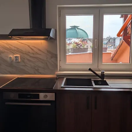 Apartment Malt & Monarch *