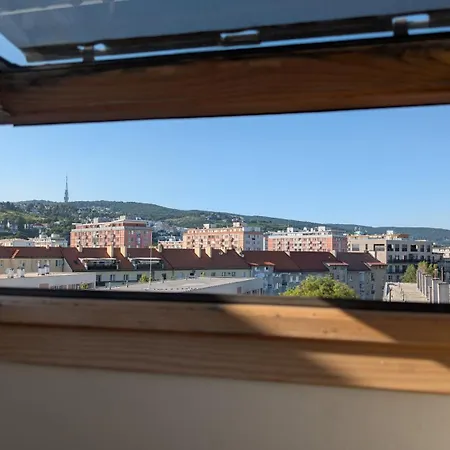 Malt & Monarch Apartment *