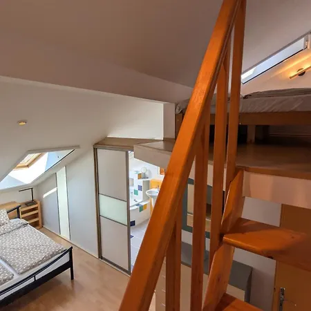 Malt & Monarch * Pressburg