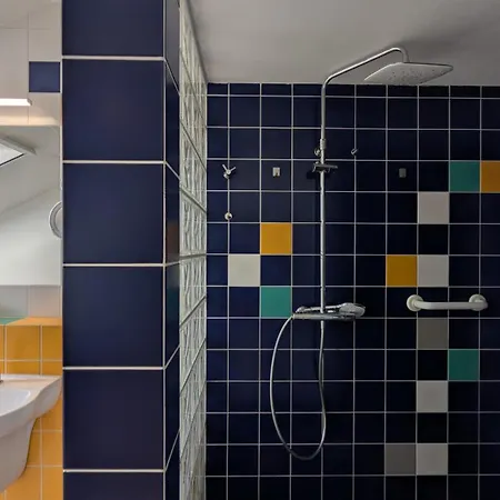 Apartment Malt & Monarch *